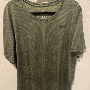 Men’s Nike  Dri-Fit Tee standard fit XXL